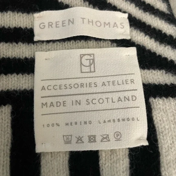 Green Thomas Merino Lambswool Scarf 🧣🤍 - Picture 4 of 11